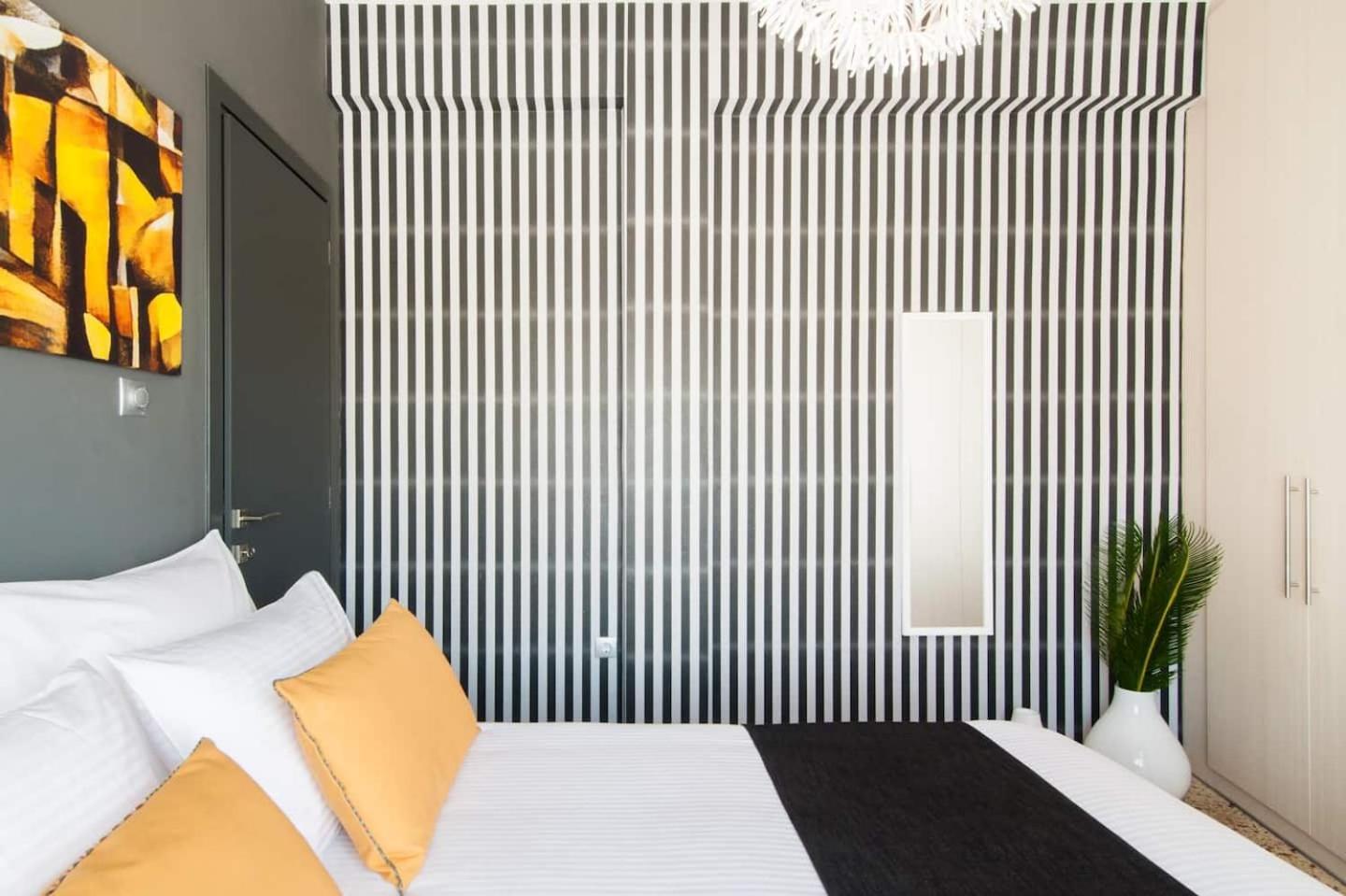 Ma Maison Nο 1, Penthouse, Acropolis And Lycabettus View, Ultra High Speed Internet 300 Mbps, 15' To Acropolis By Metro, 1' From Metro Station Atenas Exterior foto